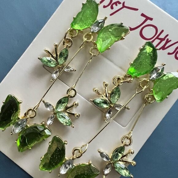 💚 Betsey Johnson Elegant Green Butterfly Dangle Earrings 💚 - Picture 1 of 6
